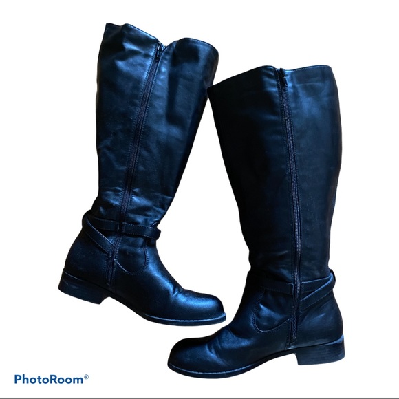 Black Boots - Picture 5 of 6